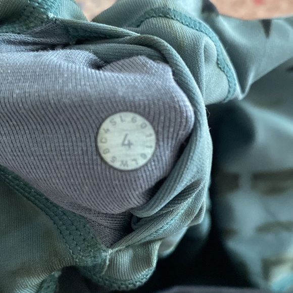 Lululemon Wunder Train High Rise Tight 25” in Forest Shibori - Picture 7 of 8